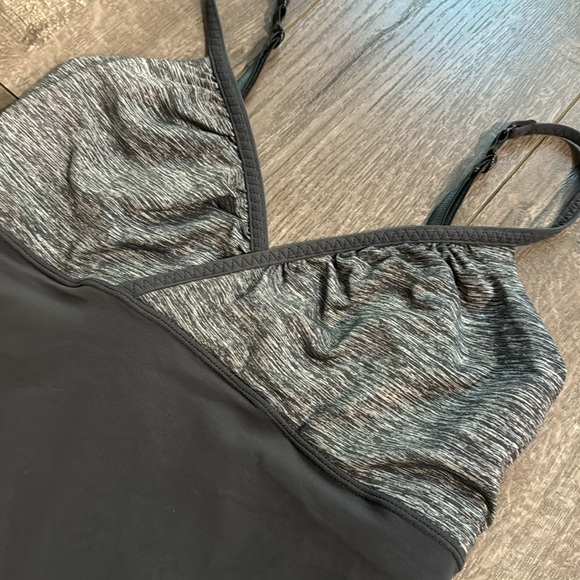 Lululemon Womens Gray Embrace Tank Top 10 - Picture 3 of 5